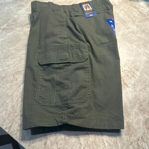 NWT Men’s Cargo Shorts Size 36